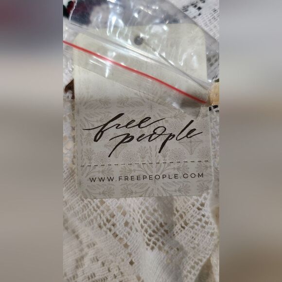 Nwt Free People Meadows Womens embroidered cropped cotton blouse Sz L - Picture 10 of 14